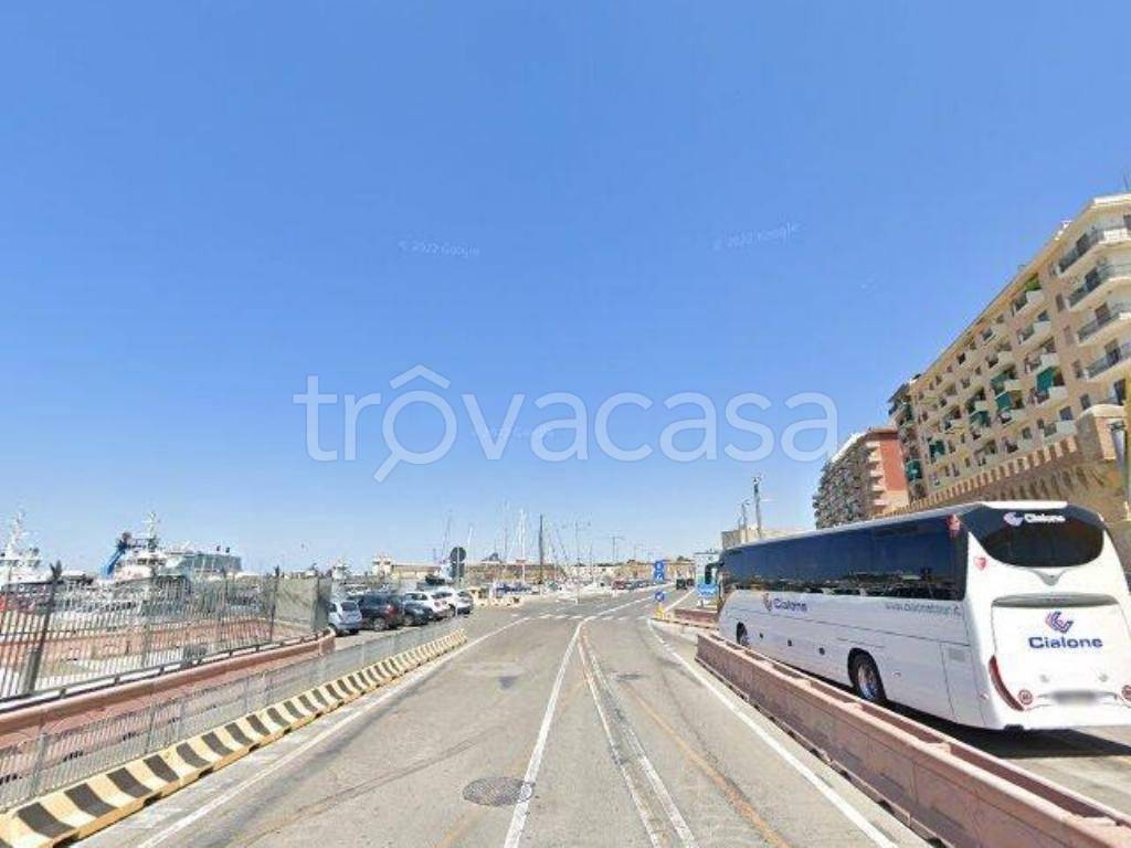 negozio in vendita a Civitavecchia