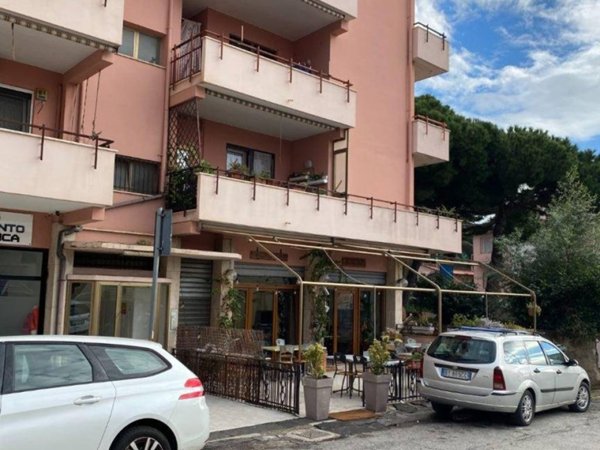 negozio in vendita a Civitavecchia