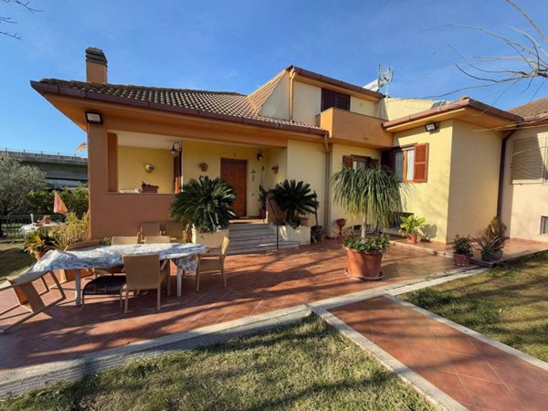 casa indipendente in vendita a Civitavecchia in zona Aurelia