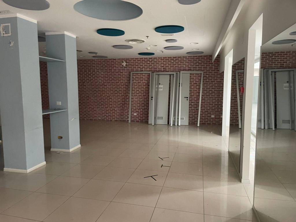 negozio in vendita a Civitavecchia