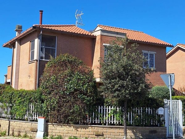 casa indipendente in vendita a Civitavecchia
