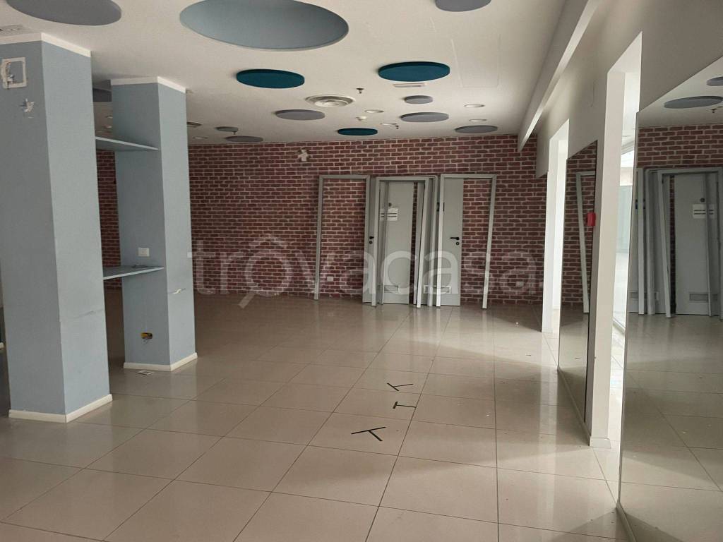 negozio in vendita a Civitavecchia