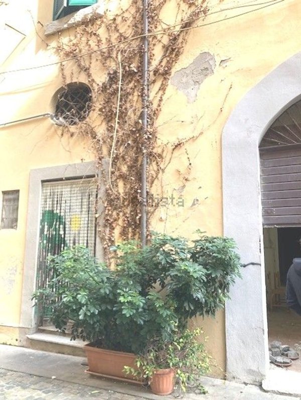 locale commerciale in vendita a Civitavecchia