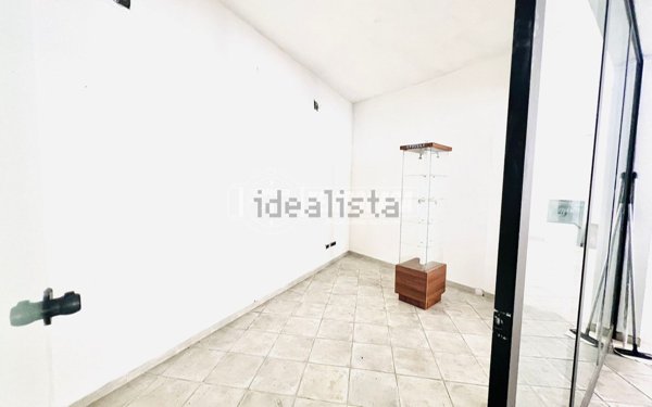 locale commerciale in vendita a Civitavecchia