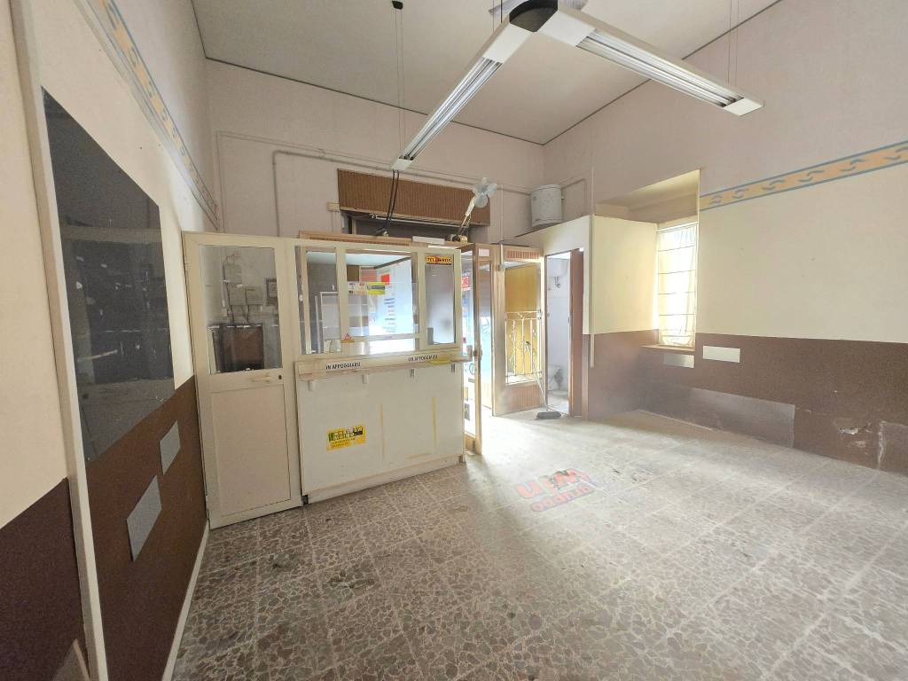 negozio in vendita a Civitavecchia