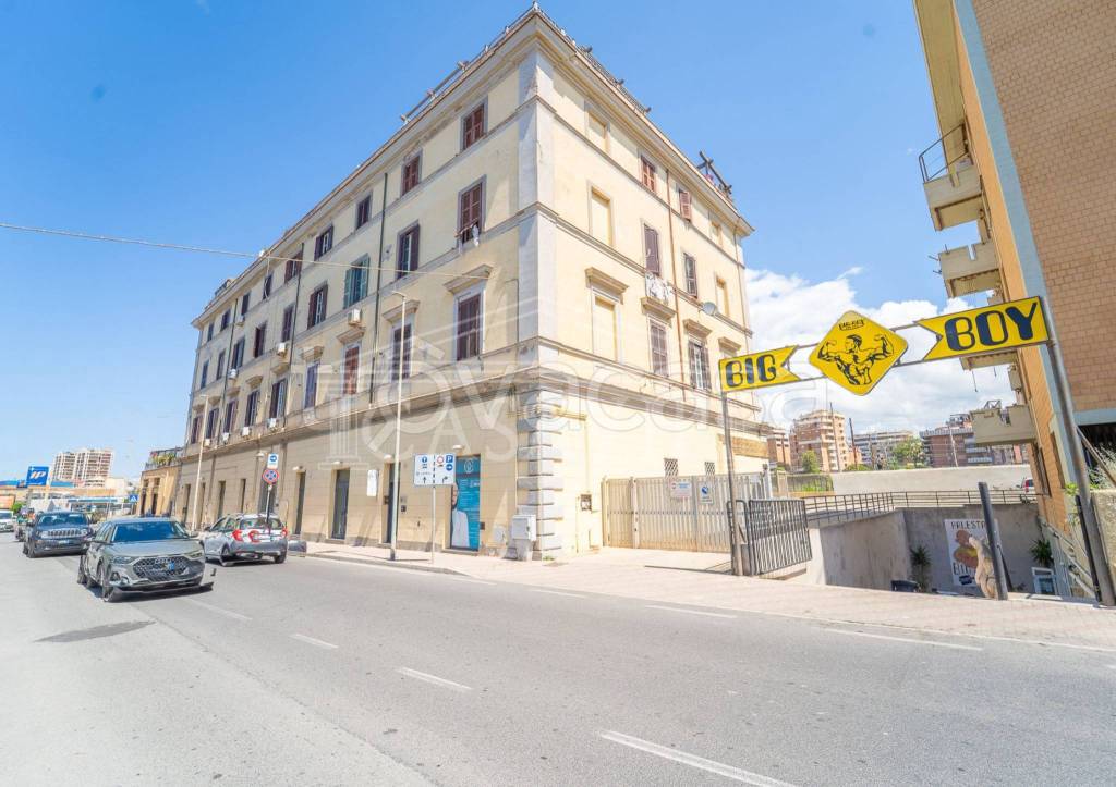 negozio in vendita a Civitavecchia