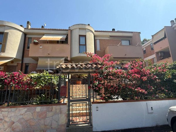 casa indipendente in vendita a Civitavecchia in zona Aurelia