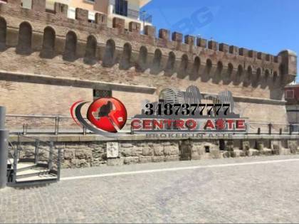 negozio in vendita a Civitavecchia