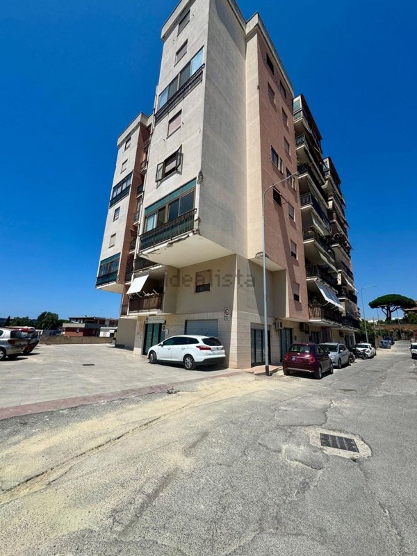 locale commerciale in vendita a Civitavecchia