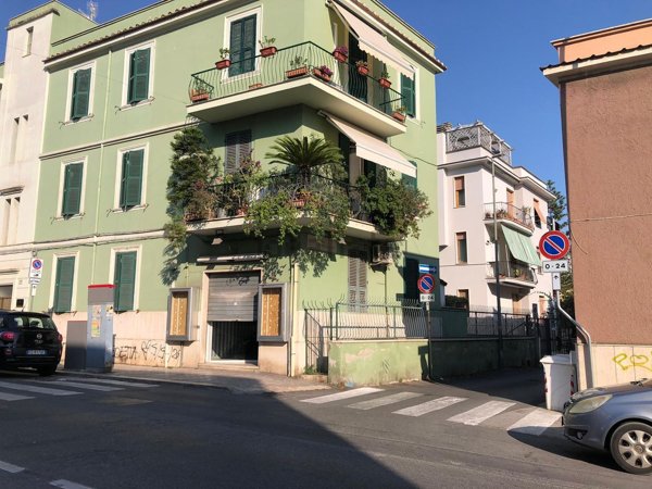 locale commerciale in vendita a Civitavecchia