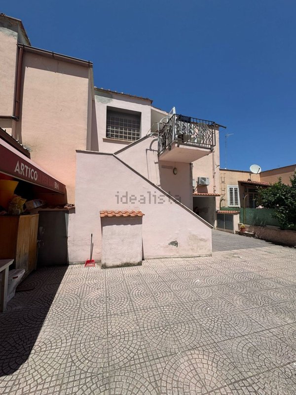 esavano in vendita a Civitavecchia