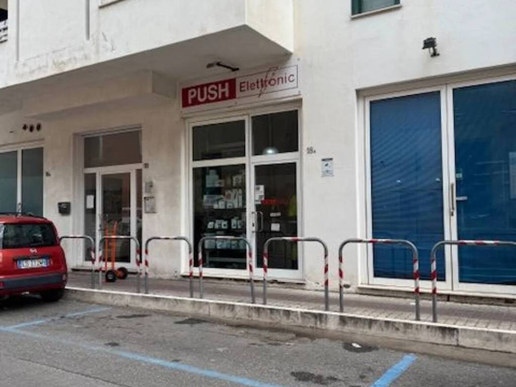 negozio in vendita a Civitavecchia