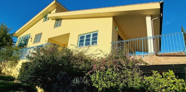 casa indipendente in vendita a Civitavecchia