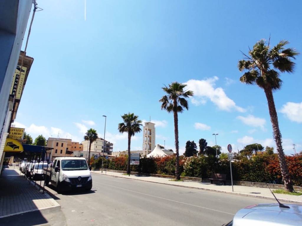 negozio in vendita a Civitavecchia