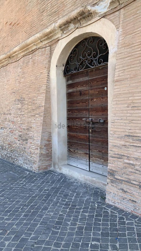 locale di sgombero in vendita a Civitavecchia