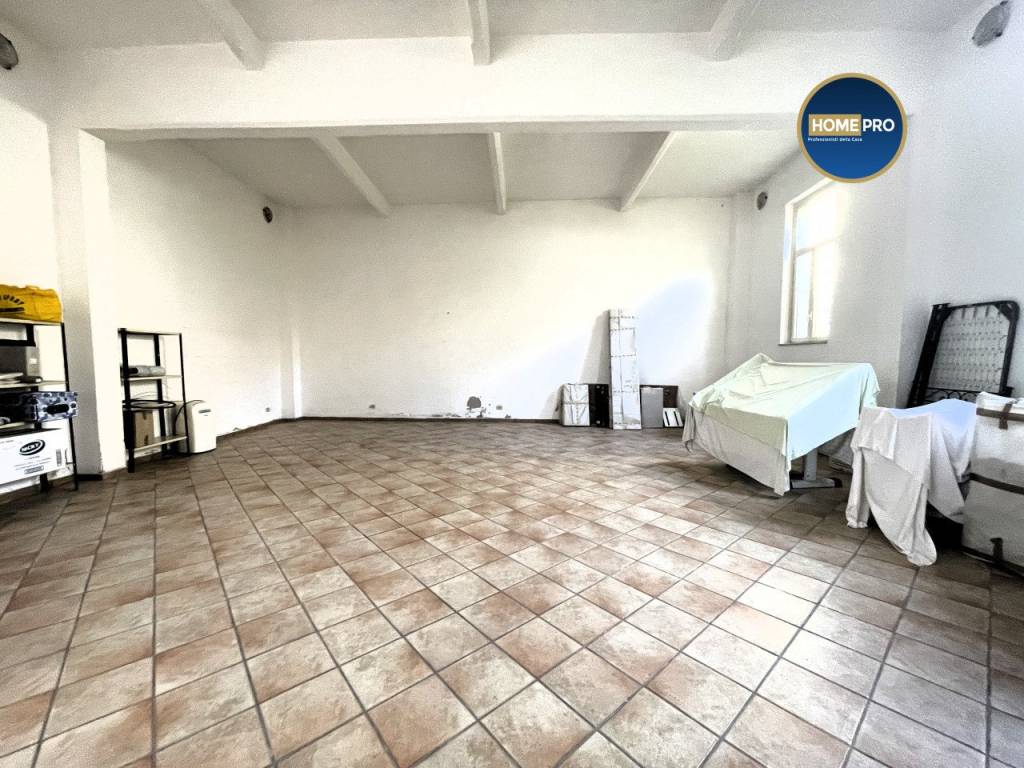 locale commerciale in vendita a Civitavecchia