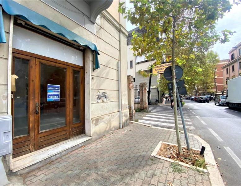 locale commerciale in vendita a Civitavecchia