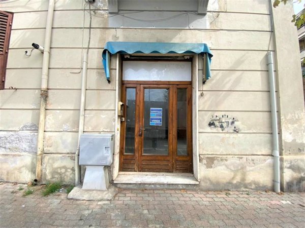 negozio in vendita a Civitavecchia