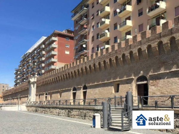 negozio in vendita a Civitavecchia