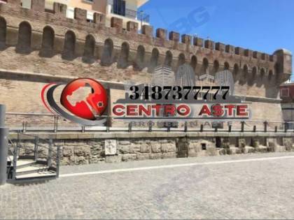 negozio in vendita a Civitavecchia