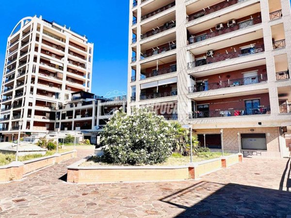 negozio in vendita a Civitavecchia