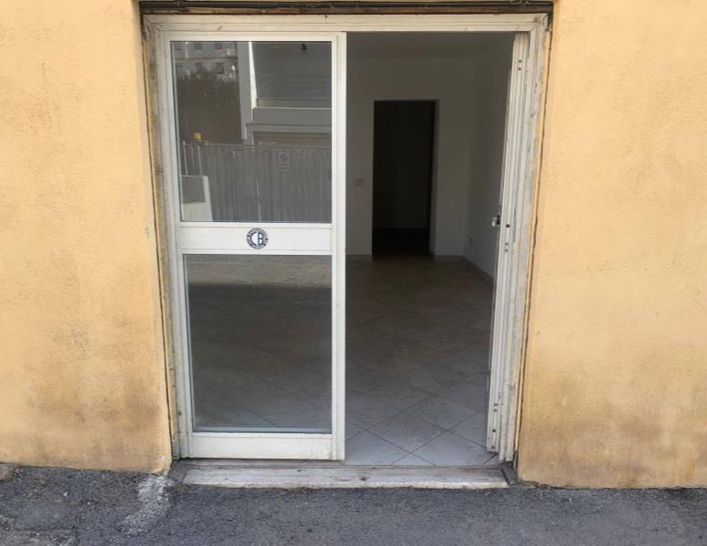 locale commerciale in vendita a Civitavecchia