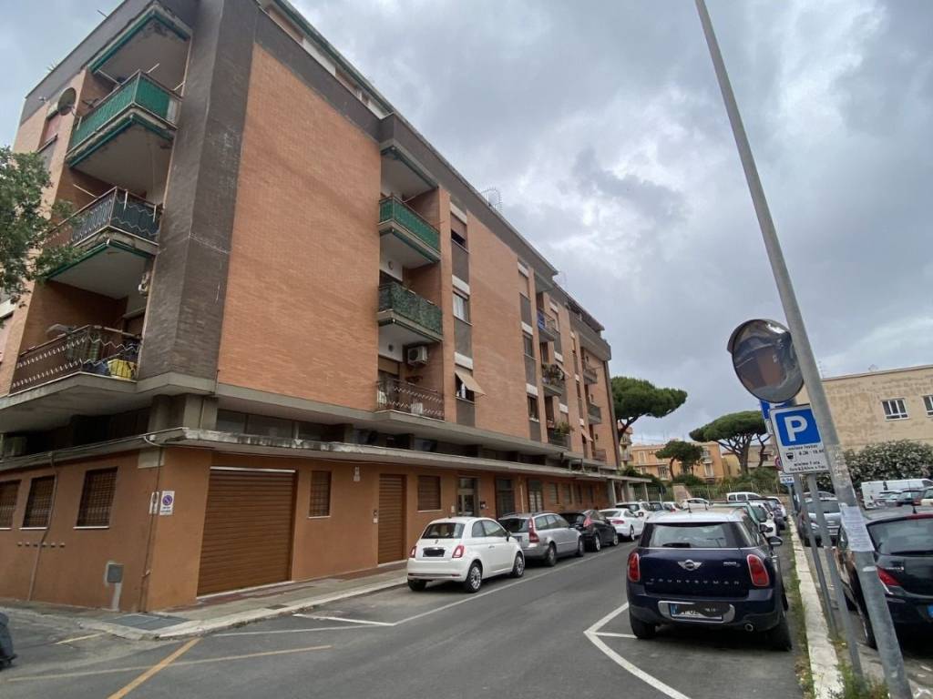 negozio in vendita a Civitavecchia