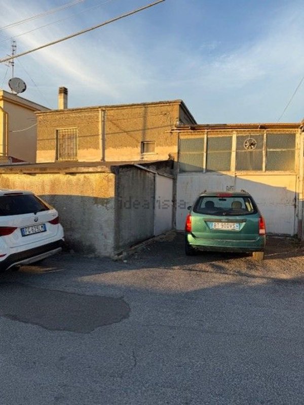 locale commerciale in vendita a Civitavecchia