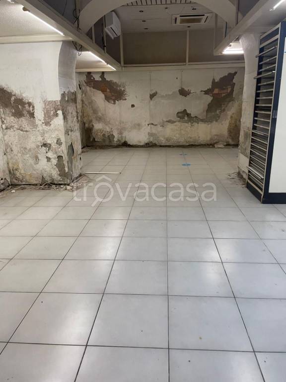 negozio in vendita a Civitavecchia