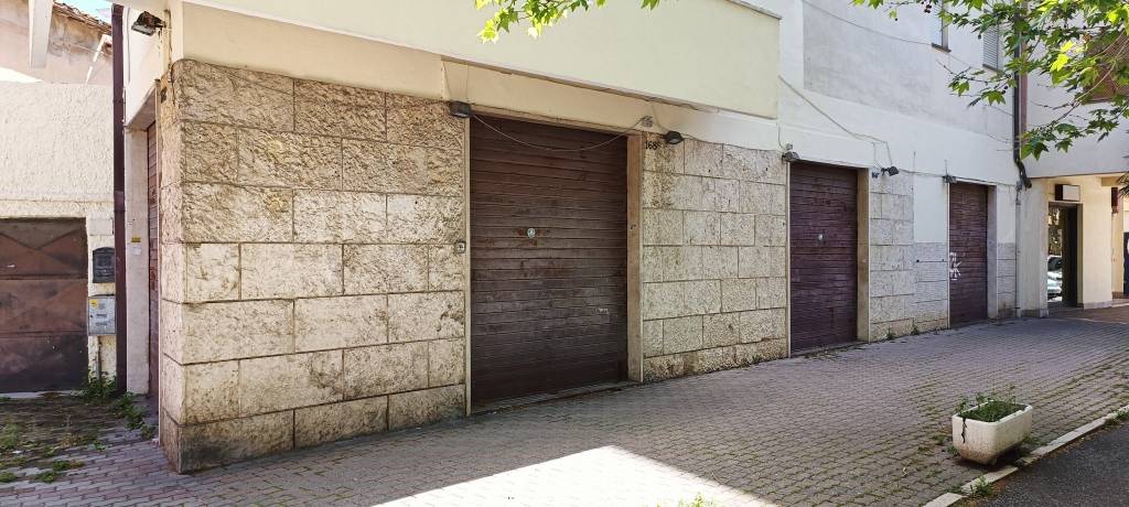 locale commerciale in vendita a Civitavecchia