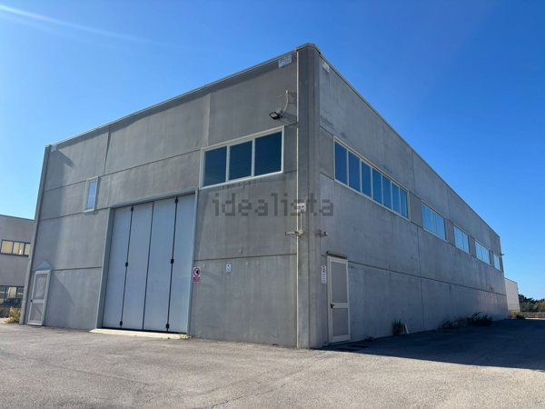 capannone in vendita a Civitavecchia
