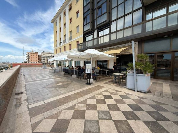 negozio in vendita a Civitavecchia