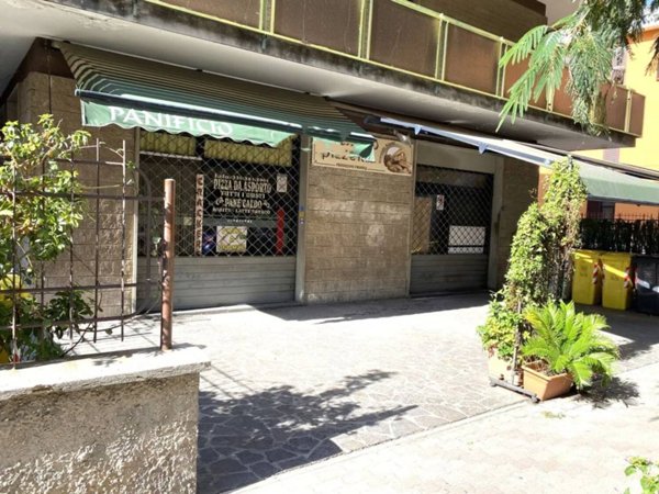 negozio in vendita a Civitavecchia