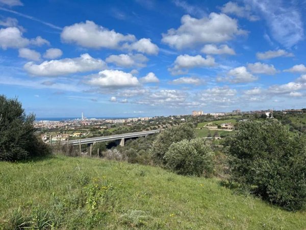 locale di sgombero in vendita a Civitavecchia