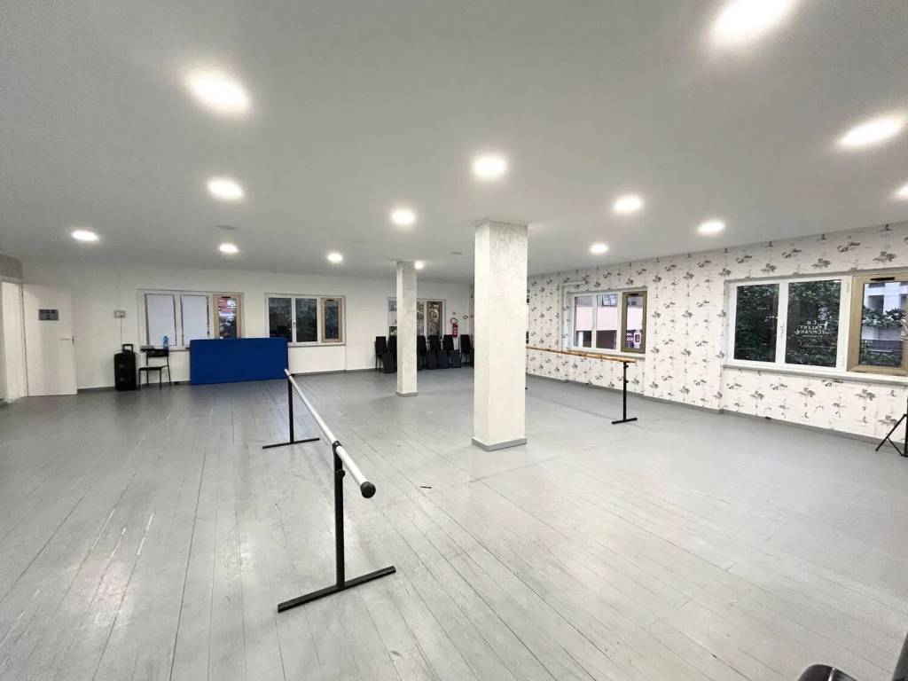 negozio in vendita a Civitavecchia