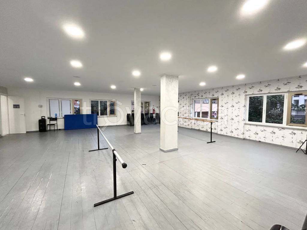 negozio in vendita a Civitavecchia