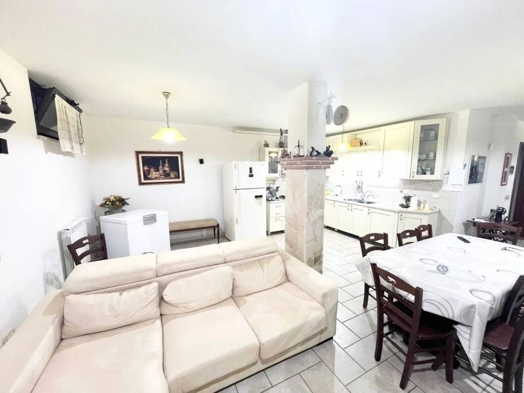 casa indipendente in vendita a Civitavecchia