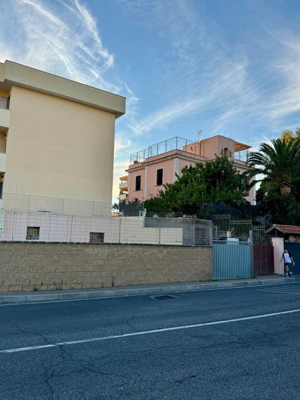 locale commerciale in vendita a Civitavecchia in zona Aurelia