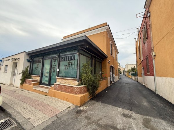 negozio in vendita a Civitavecchia