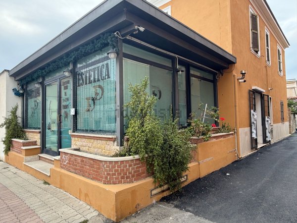 locale commerciale in vendita a Civitavecchia
