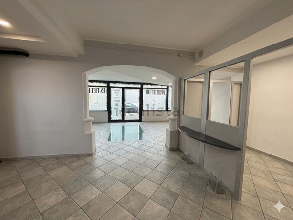 locale commerciale in vendita a Civitavecchia