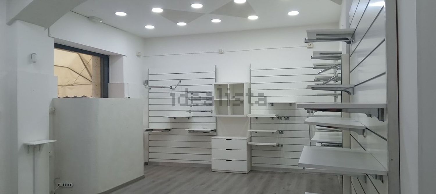 locale commerciale in vendita a Civitavecchia