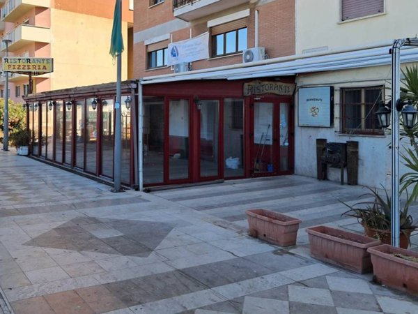 negozio in vendita a Civitavecchia