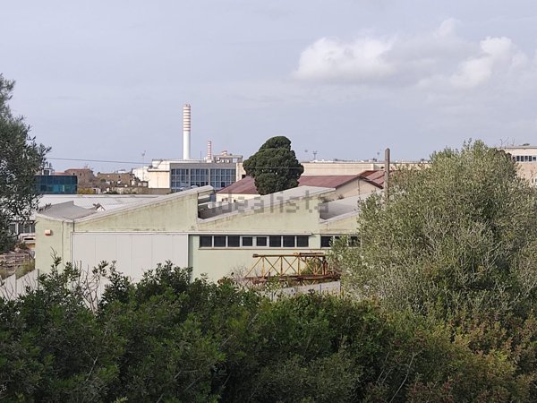 capannone in vendita a Civitavecchia