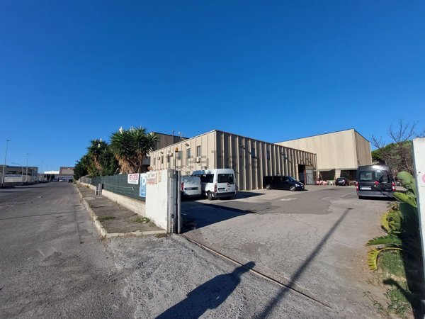 capannone in vendita a Civitavecchia