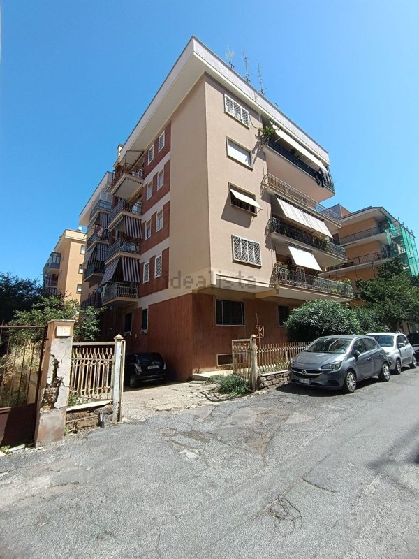 locale di sgombero in vendita a Civitavecchia