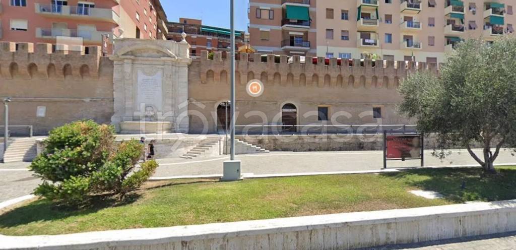 negozio in vendita a Civitavecchia