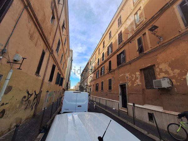 locale di sgombero in vendita a Civitavecchia