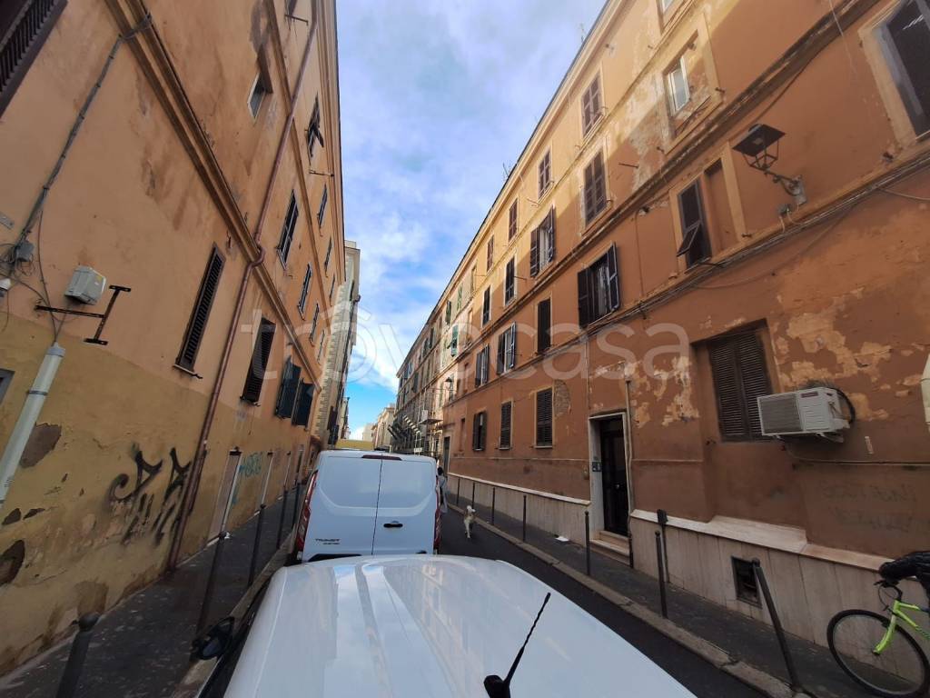 locale commerciale in vendita a Civitavecchia