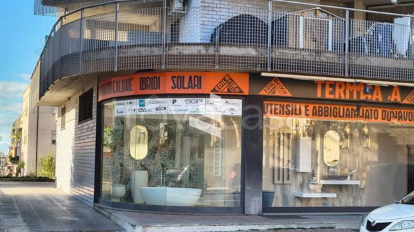 negozio in vendita a Civitavecchia